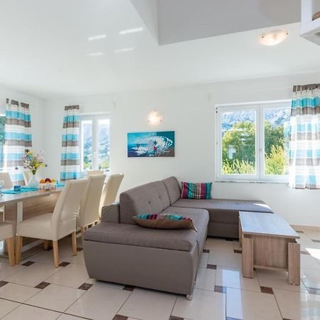 Beautiful Apartment Lovorka 6 , Baska, Krk 외부 사진
