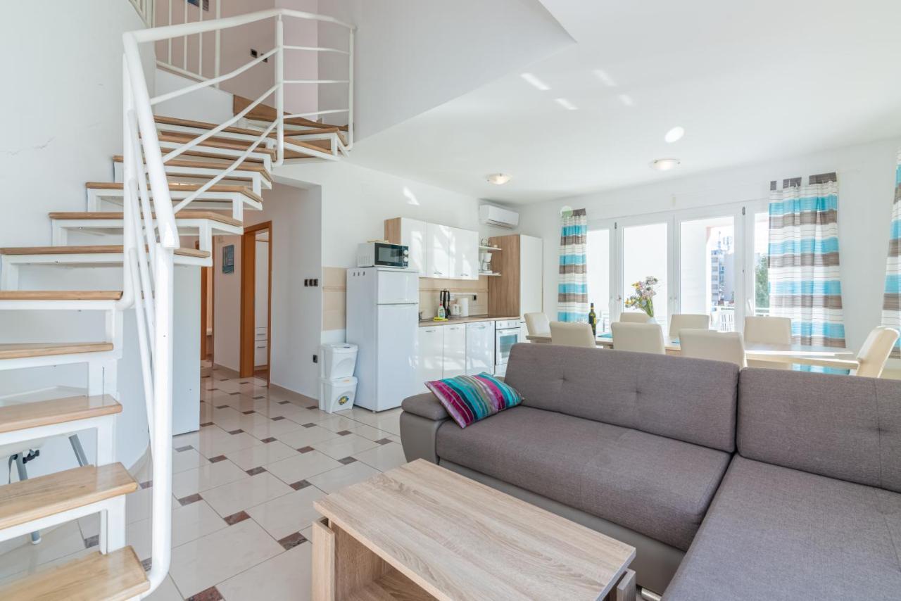 Beautiful Apartment Lovorka 6 , Baska, Krk 외부 사진