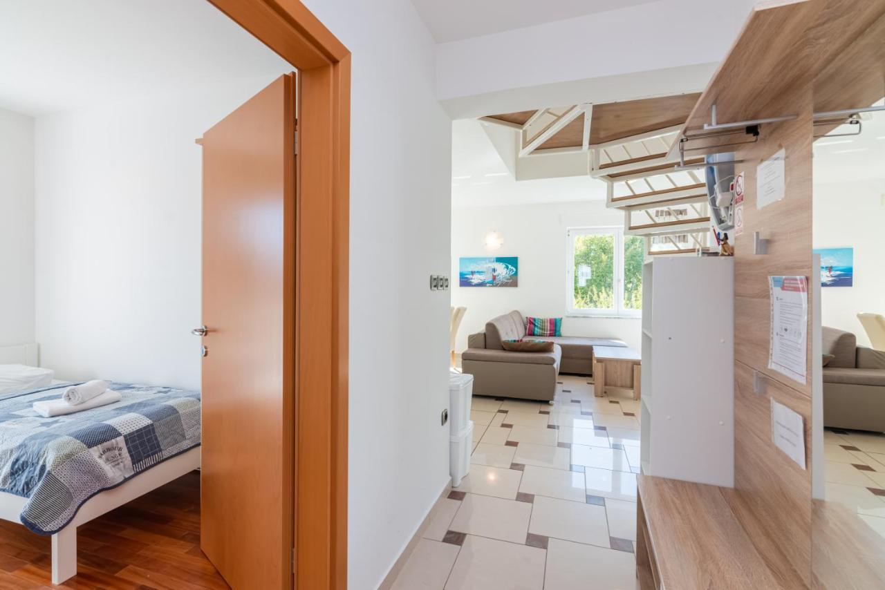 Beautiful Apartment Lovorka 6 , Baska, Krk 외부 사진
