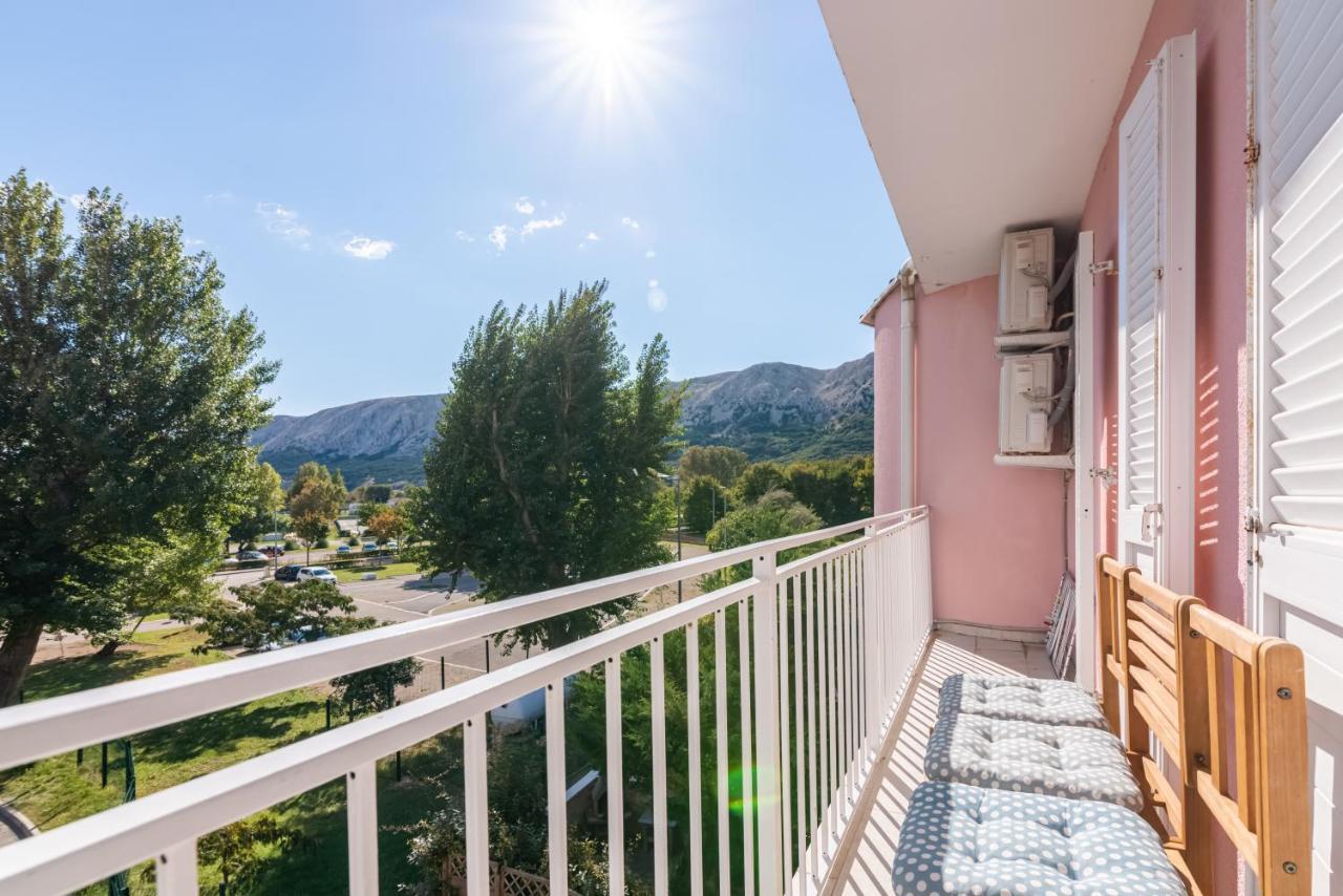 Beautiful Apartment Lovorka 6 , Baska, Krk 외부 사진