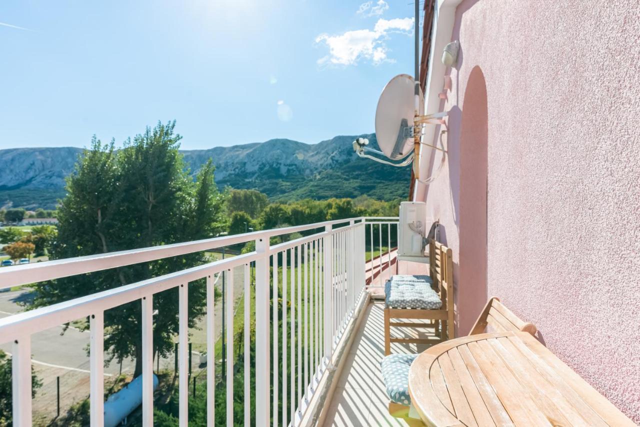 Beautiful Apartment Lovorka 6 , Baska, Krk 외부 사진