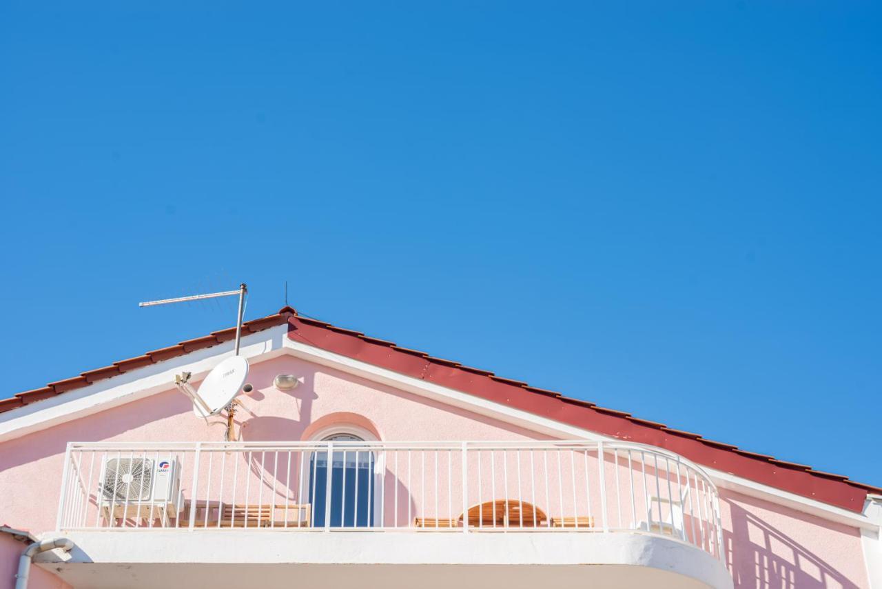 Beautiful Apartment Lovorka 6 , Baska, Krk 외부 사진