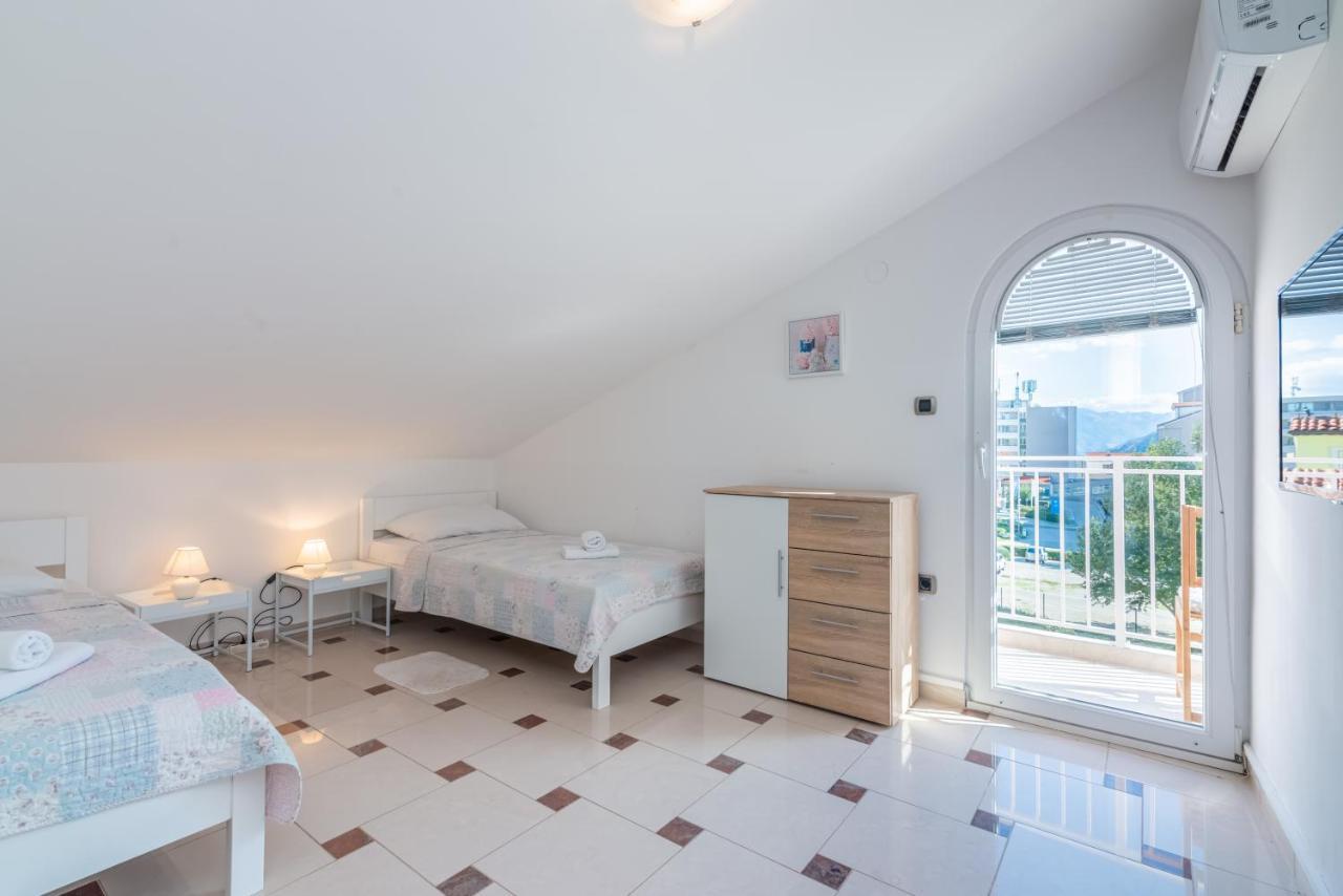 Beautiful Apartment Lovorka 6 , Baska, Krk 외부 사진