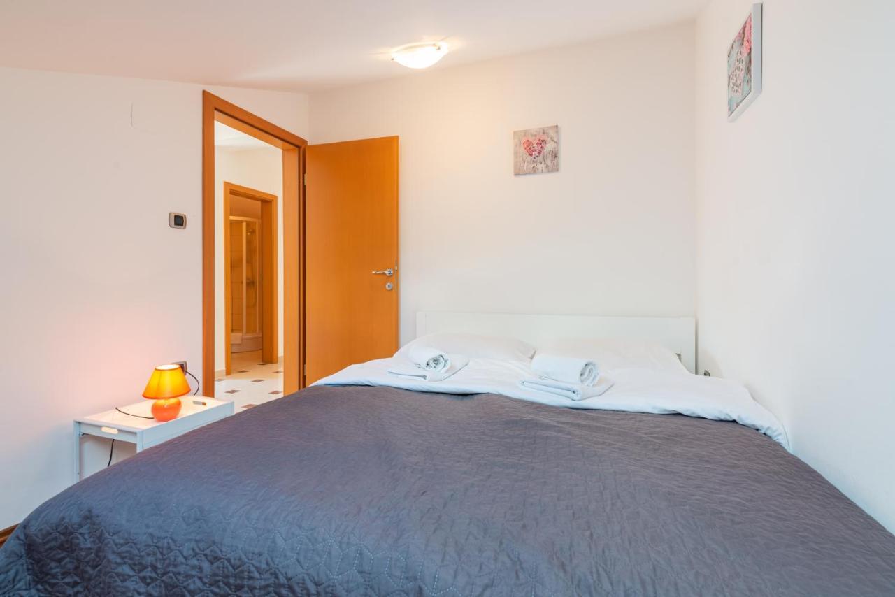 Beautiful Apartment Lovorka 6 , Baska, Krk 외부 사진