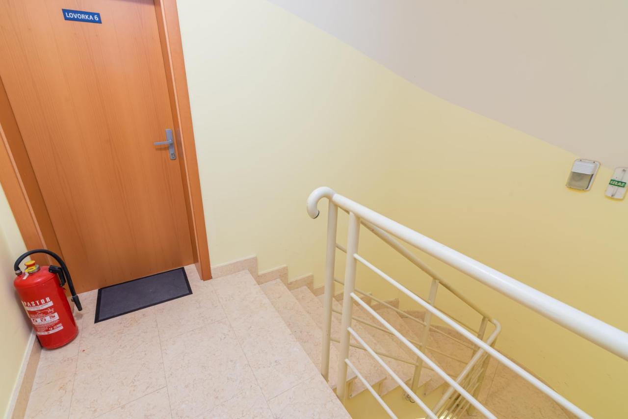 Beautiful Apartment Lovorka 6 , Baska, Krk 외부 사진
