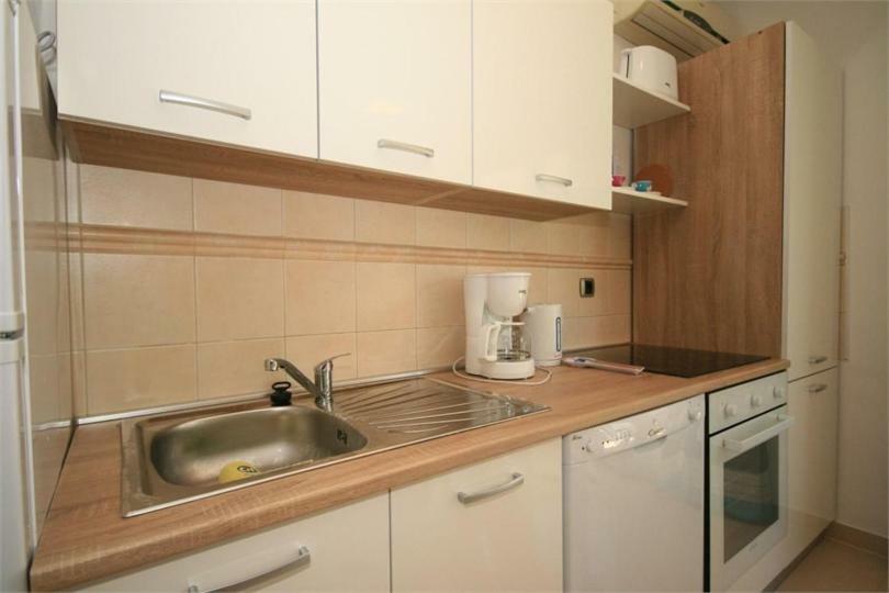 Beautiful Apartment Lovorka 6 , Baska, Krk 외부 사진